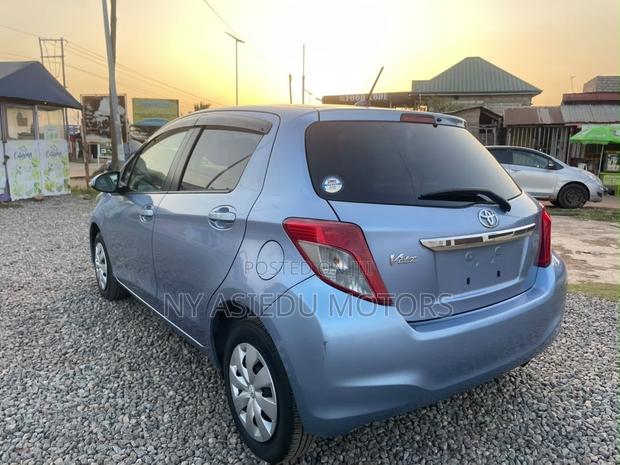 Toyota Vitz 1.3 FWD 5dr 2012 Blue