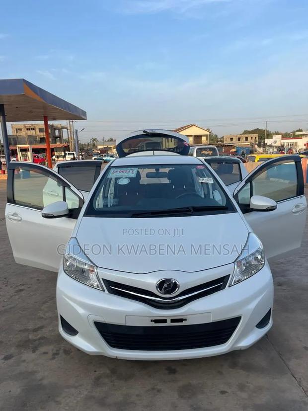 Toyota Vitz 1.3 AWD 5dr 2014 White