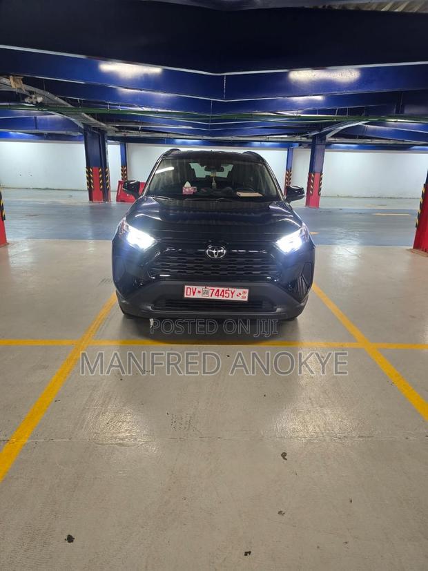 Toyota RAV4 XLE 2022 Black