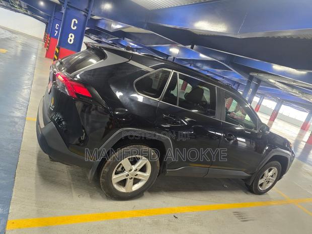 Toyota RAV4 XLE 2022 Black