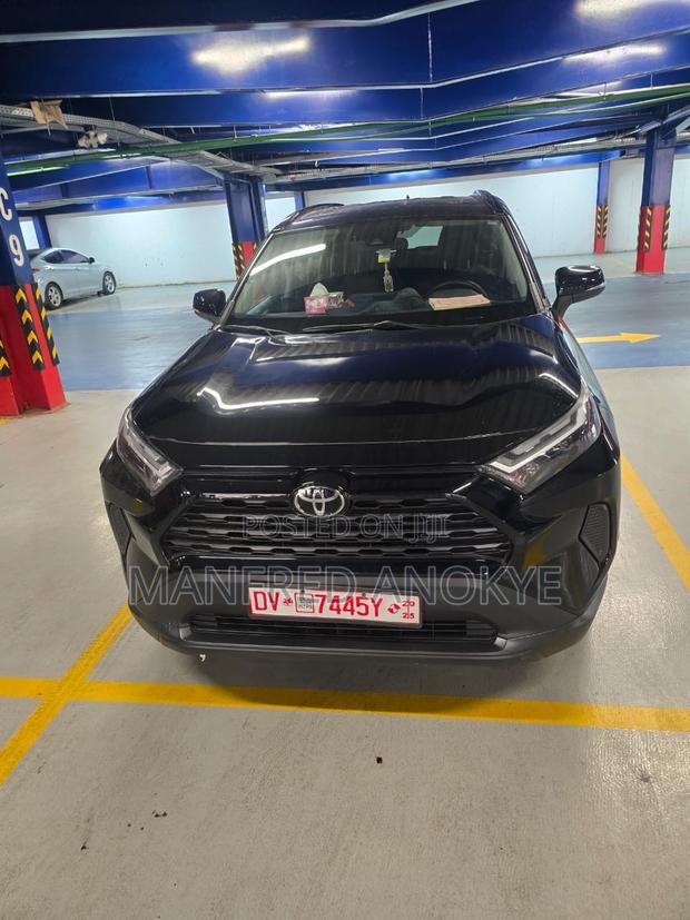 Toyota RAV4 XLE 2022 Black