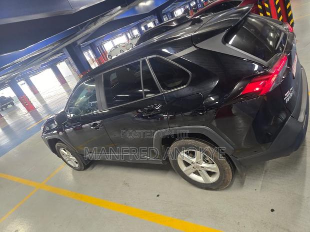 Toyota RAV4 XLE 2022 Black