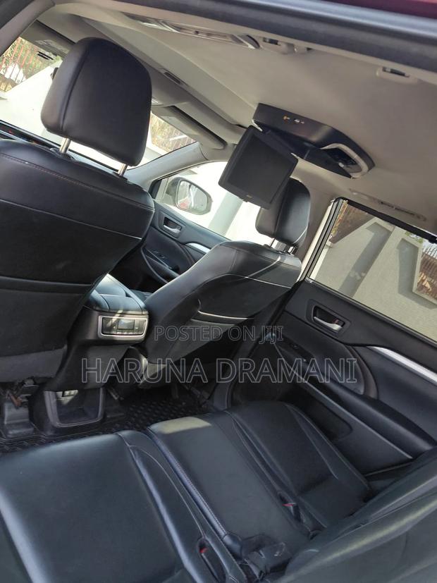 Toyota Highlander Hybrid XLE (3.5L 6cyl) 2017