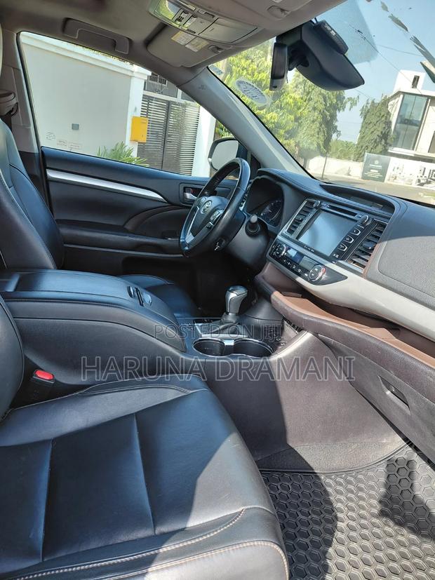 Toyota Highlander Hybrid XLE (3.5L 6cyl) 2017
