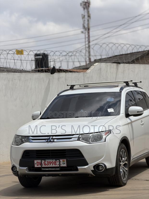 Mitsubishi Outlander 2016 White