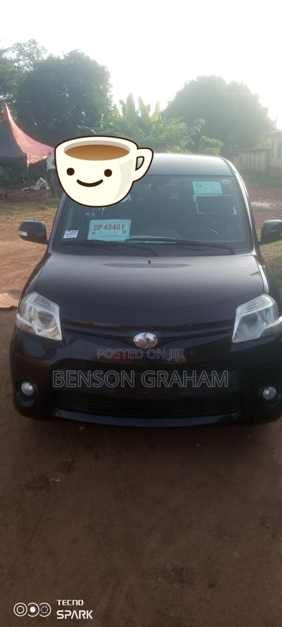 Toyota Sienta 1.5 AWD 2014 Maroon