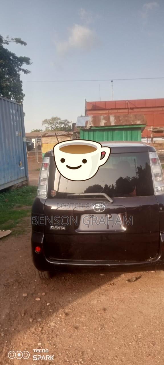 Toyota Sienta 1.5 AWD 2014 Maroon