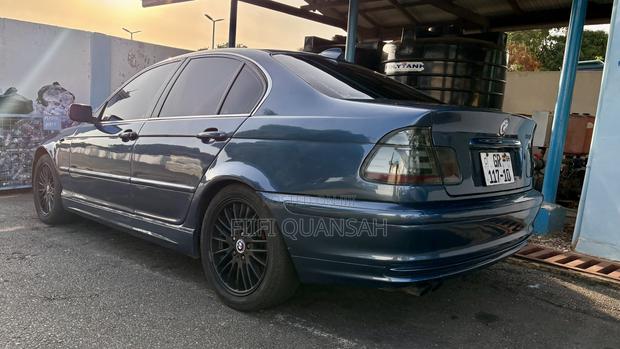 BMW 3 Series 320i RWD 1999 Blue