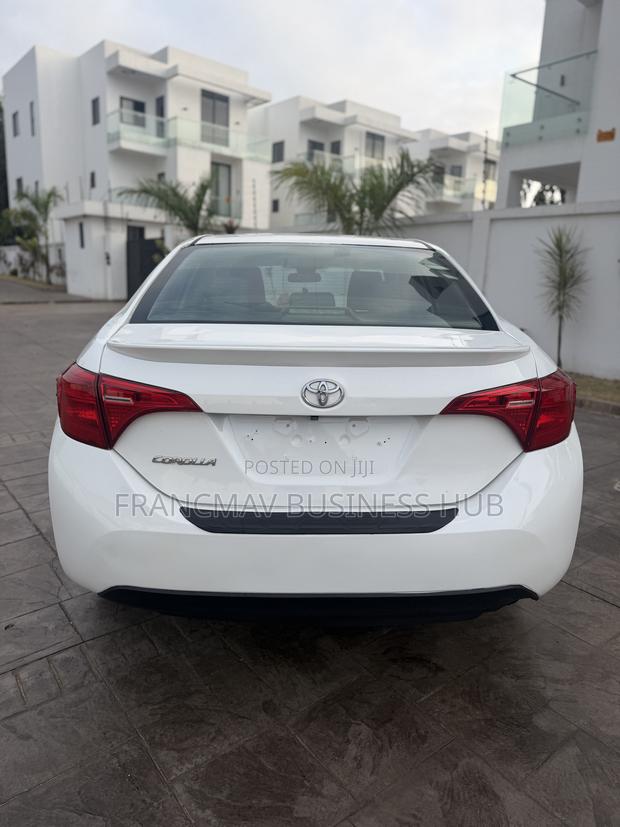 Toyota Corolla SE Special Edition 4dr Sedan (1.8L 4cyl CVT) 2017 White