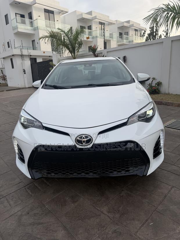 Toyota Corolla SE Special Edition 4dr Sedan (1.8L 4cyl CVT) 2017 White