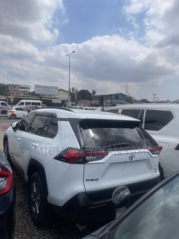 Toyota RAV4 XLE AWD 2024 White