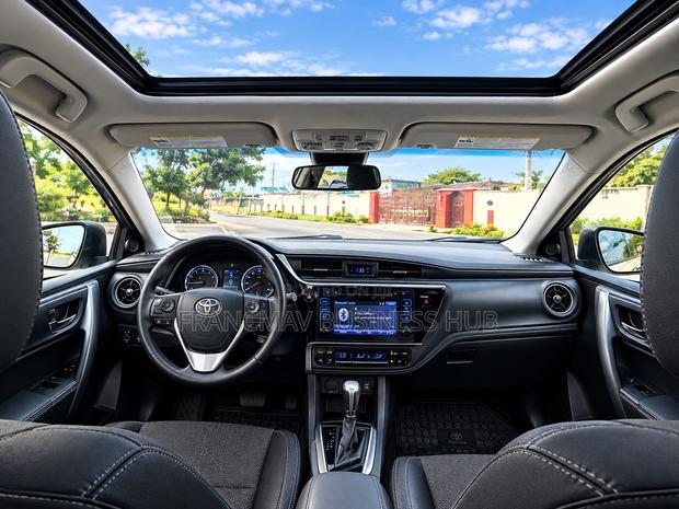 Toyota Corolla SE Special Edition 4dr Sedan (1.8L 4cyl CVT) 2017 White