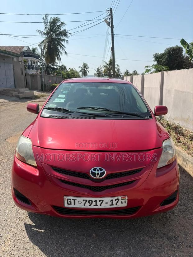 Toyota Yaris Base Sedan 4dr 2010 Red