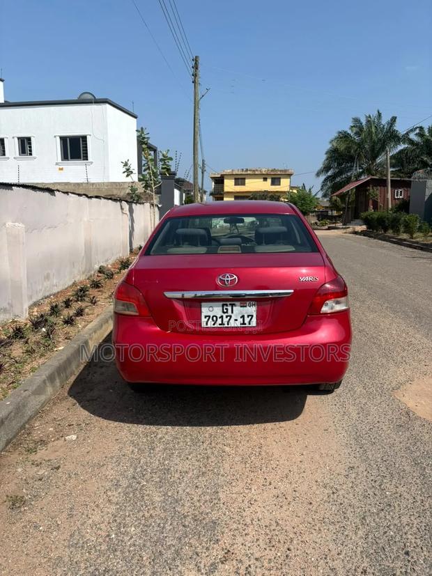 Toyota Yaris Base Sedan 4dr 2010 Red