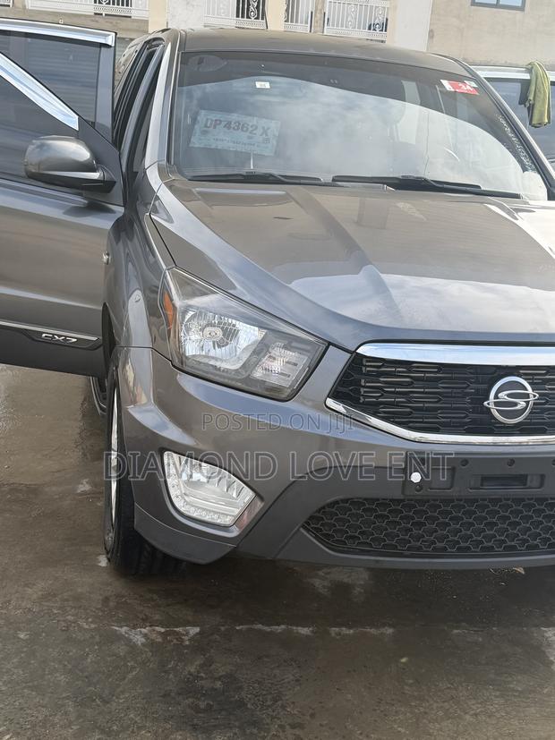 SsangYong Korando 2018 Gray