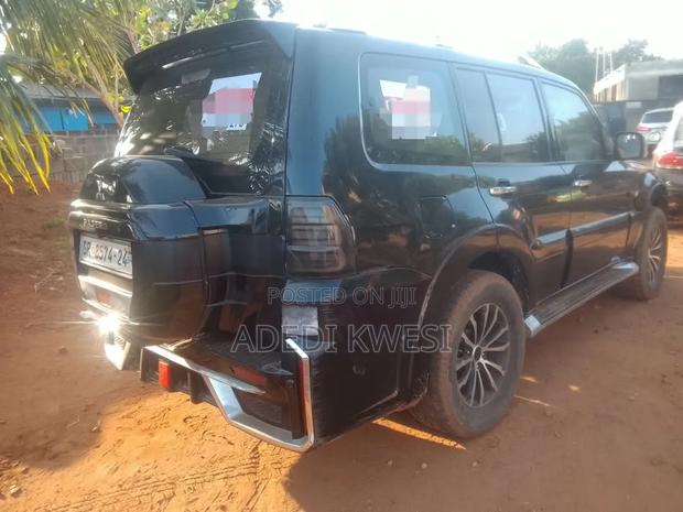 Mitsubishi Pajero 2012 Black