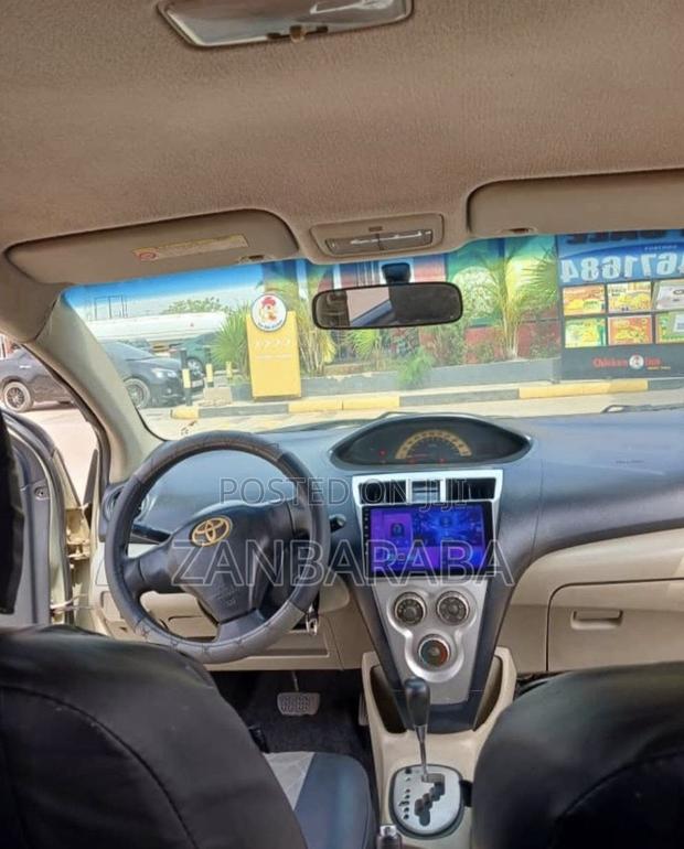 Toyota Yaris 1.5 Liftback 2008 Gold