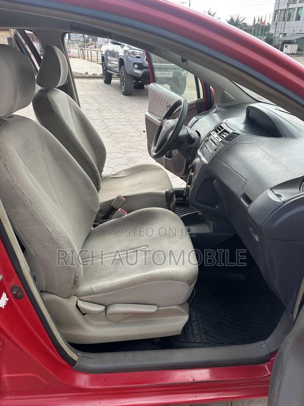 Toyota Vitz 1.3 FWD 3dr 2010 Red