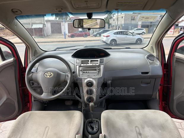 Toyota Vitz 1.3 FWD 3dr 2010 Red