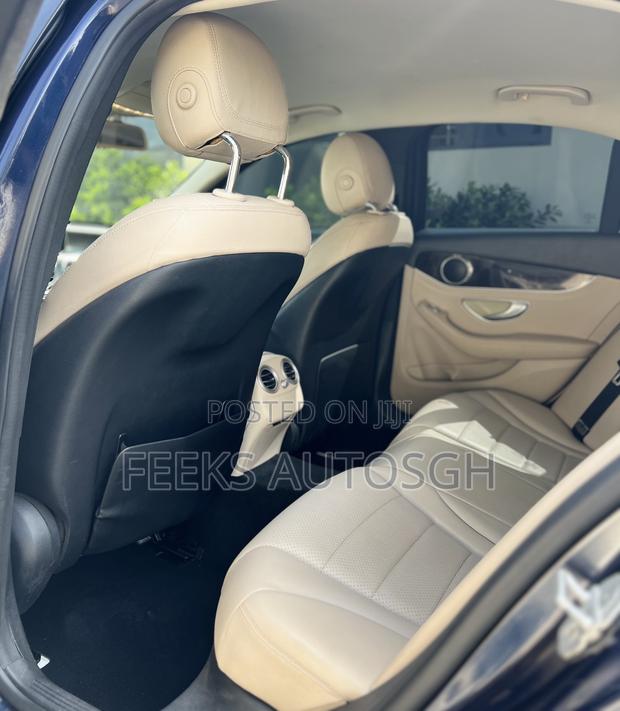 Mercedes-Benz C300 Luxury 4dr AWD 4Matic Sedan (2.0L 4cyl 7A) 2015 Blue