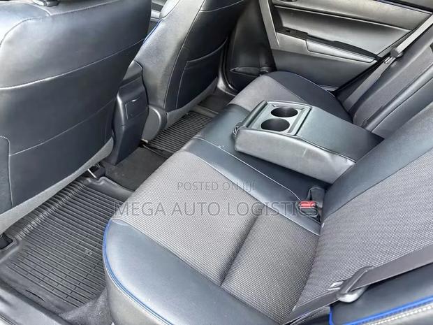 Toyota Corolla LE (1.8L 4cyl 2A) 2018 Gray