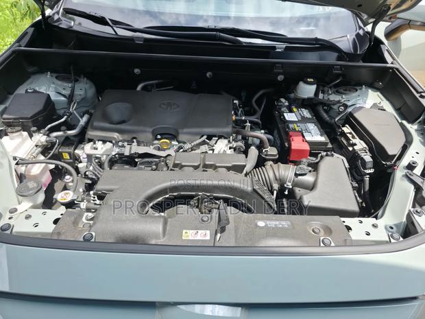 Toyota RAV4 XLE Premium 2021 Green