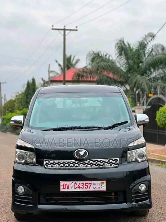 Toyota Voxy 2011 Black