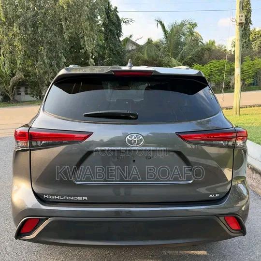 Toyota Highlander 2022 Gray