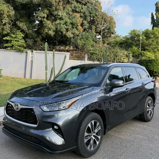 Toyota Highlander 2022 Gray