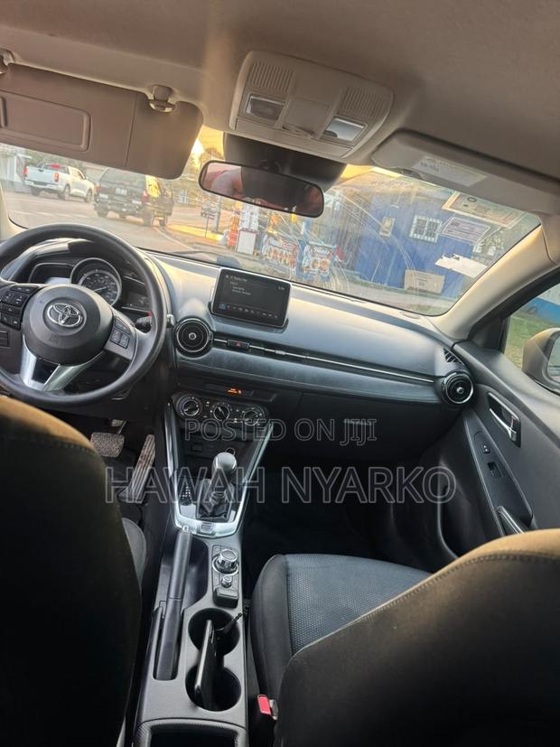 Toyota Yaris 2018 Red
