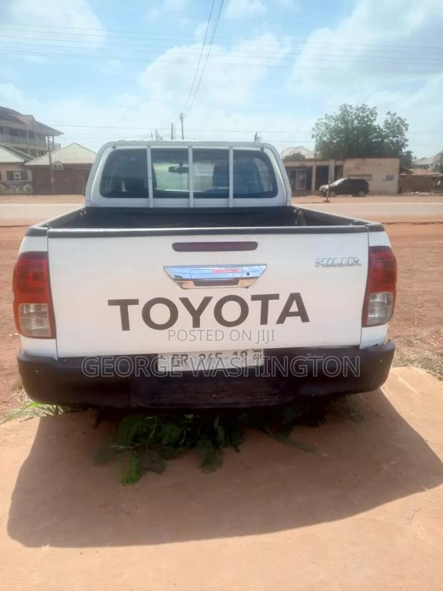 Toyota Hilux 2012 White