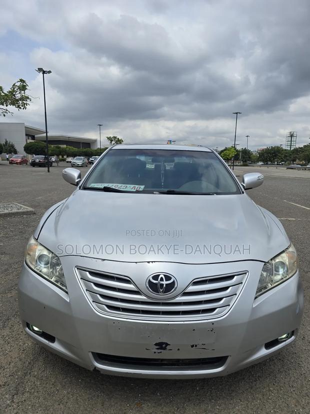 Toyota Camry XLE 4dr Sedan (2.5L 4cyl 6AM) 2010 Silver