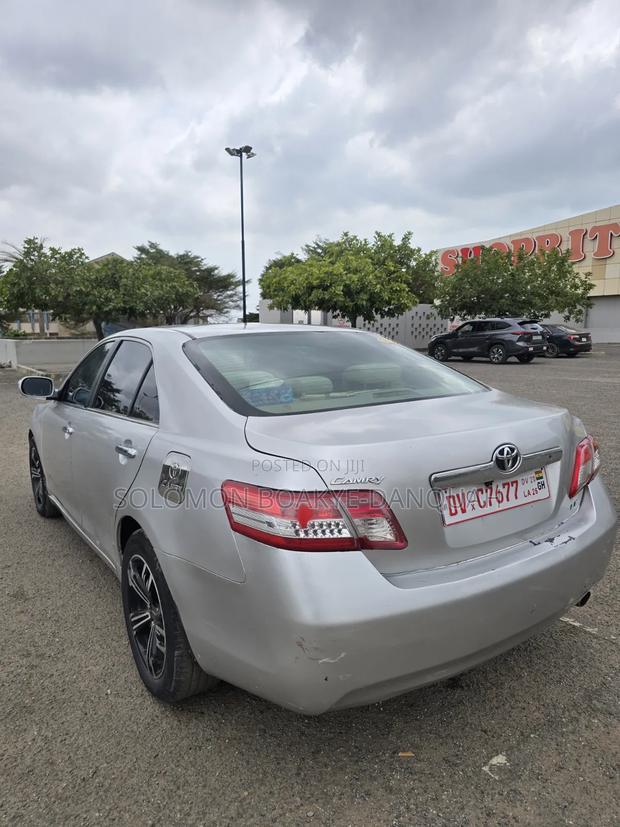 Toyota Camry XLE 4dr Sedan (2.5L 4cyl 6AM) 2010 Silver