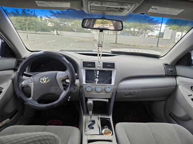 Toyota Camry XLE 4dr Sedan (2.5L 4cyl 6AM) 2010 Silver