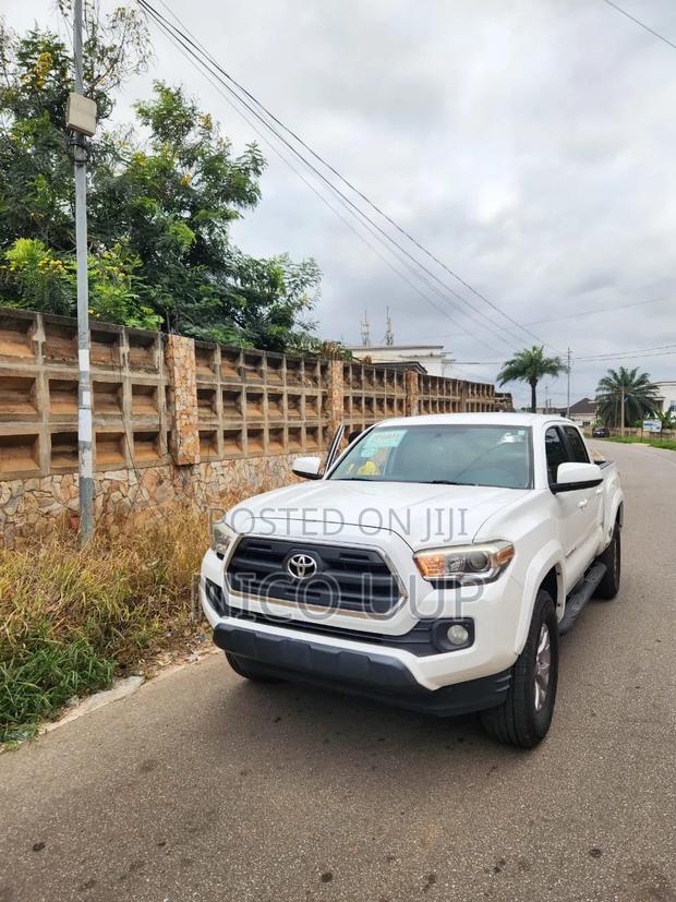 Toyota Tacoma SR5 2017 White