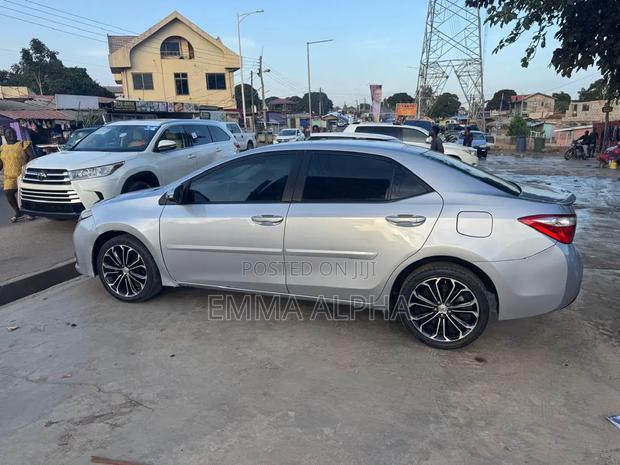 Toyota Corolla 2016 Silver