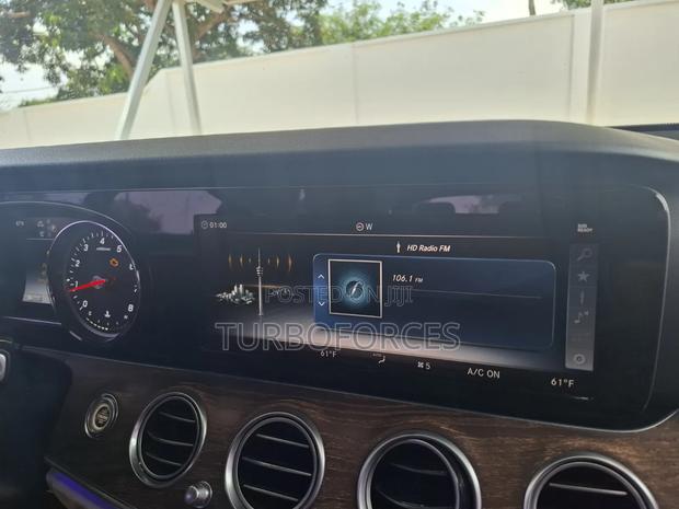 Mercedes-Benz E300 2018 Blue