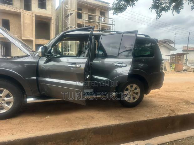 Mitsubishi Pajero 2017 Gray