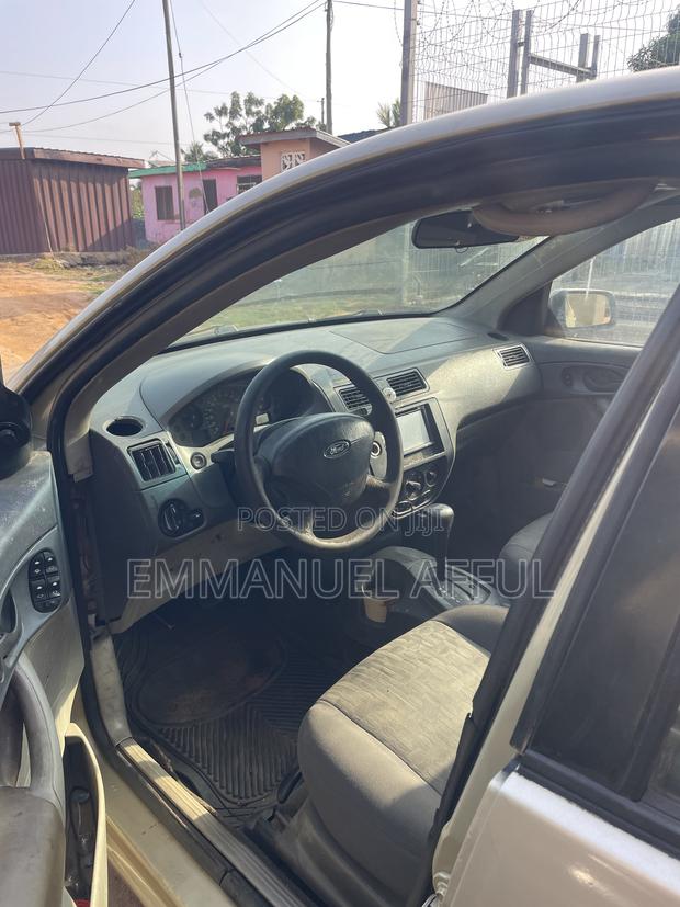 Ford Focus ZX4 S 2005 Ivory