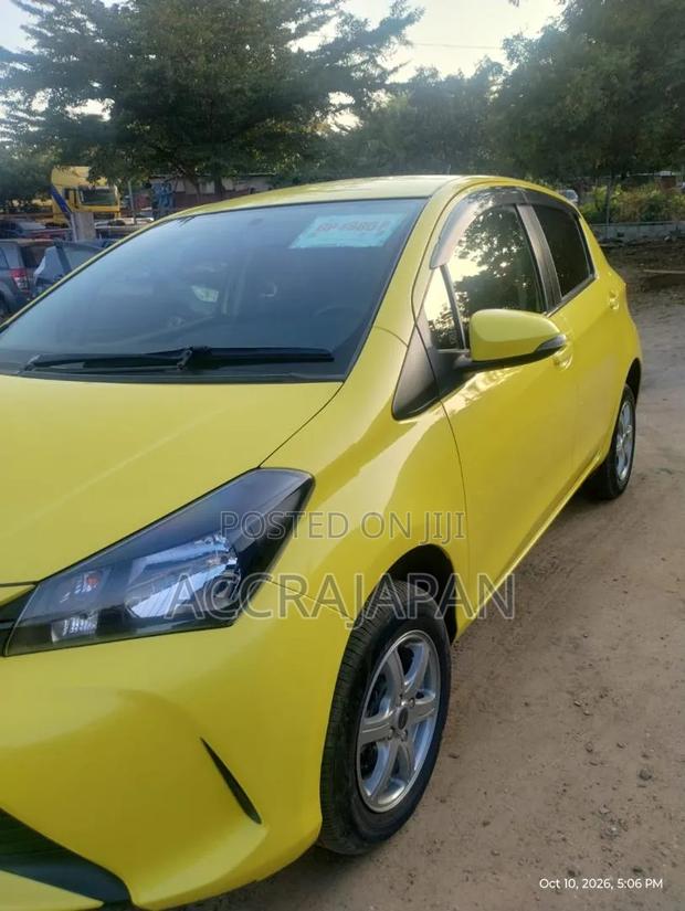 Toyota Vitz 1.3 AWD 5dr 2015 Yellow