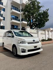 Toyota Voxy 2012 White for sale