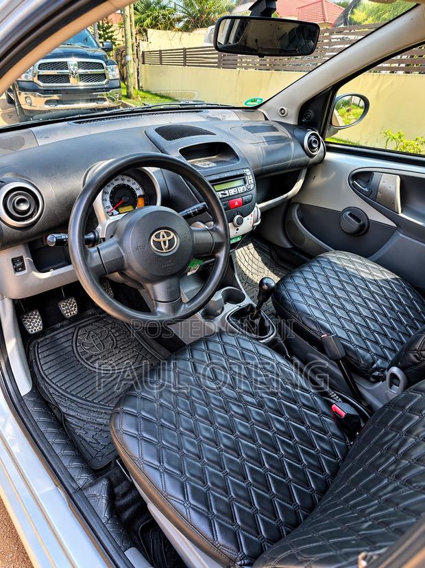 Toyota Aygo 1.0 5-Door 2010 Silver