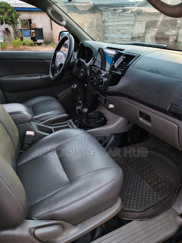 Toyota Hilux 2012 Black