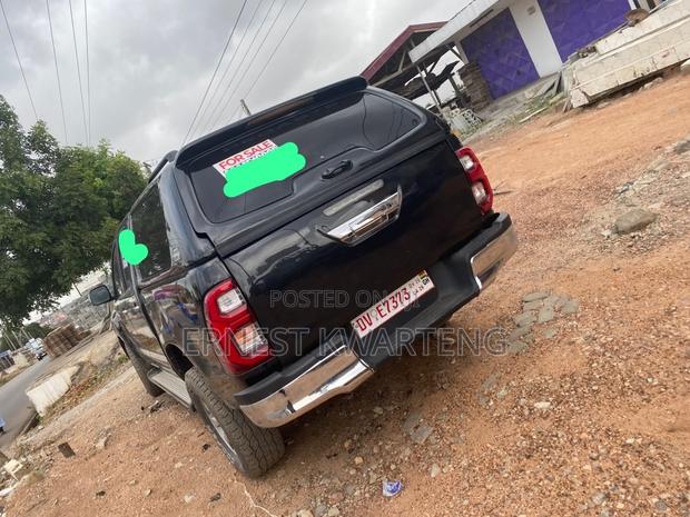 Toyota Hilux 2014 Black