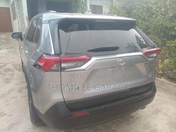 Toyota RAV4 XLE AWD 2023 Silver
