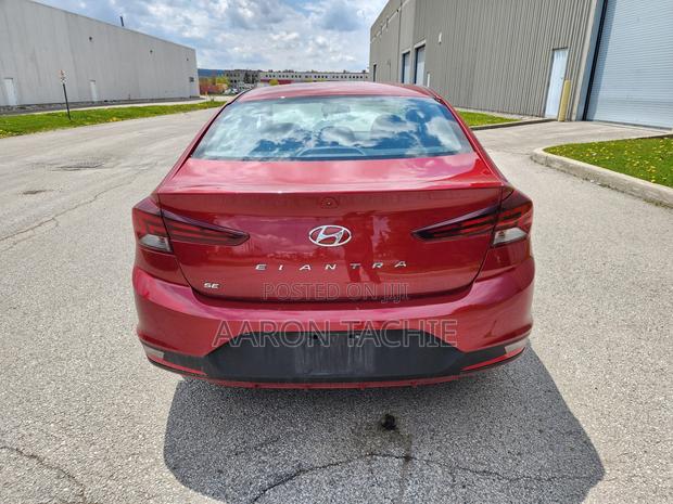 Hyundai Elantra SE 2019 Red