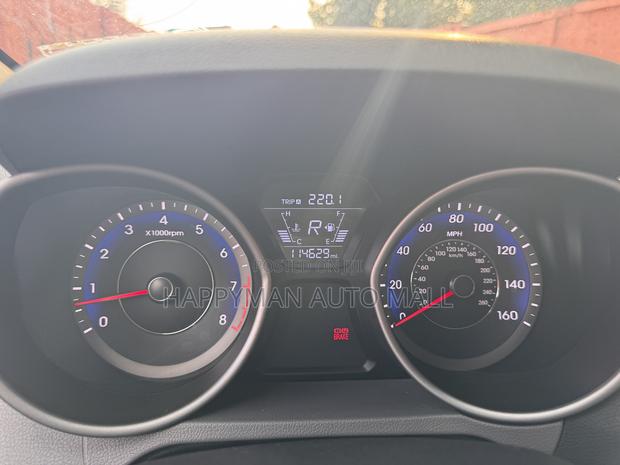 Hyundai Elantra SE 4dr Sedan (1.8L 4cyl 6A) 2015 Red