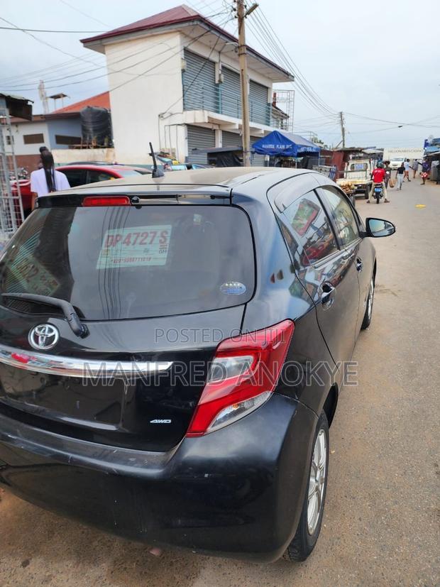 Toyota Vitz 2015 Black