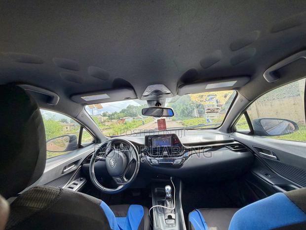 Toyota C-HR XLE Prermium FWD (2.0L 4cyl 2AM) 2018 Blue