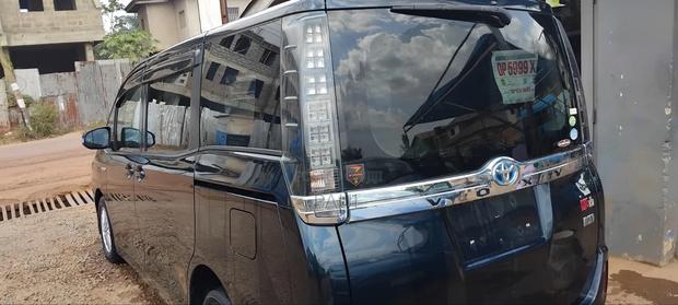 Toyota Voxy Hybrid V 2WD 7-Seater 2014 Black